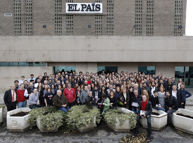 Foto de familia de la plantilla de 'El País' el 9 de noviembre, antes de la votación del ERE. Foto: Comité de empresa.